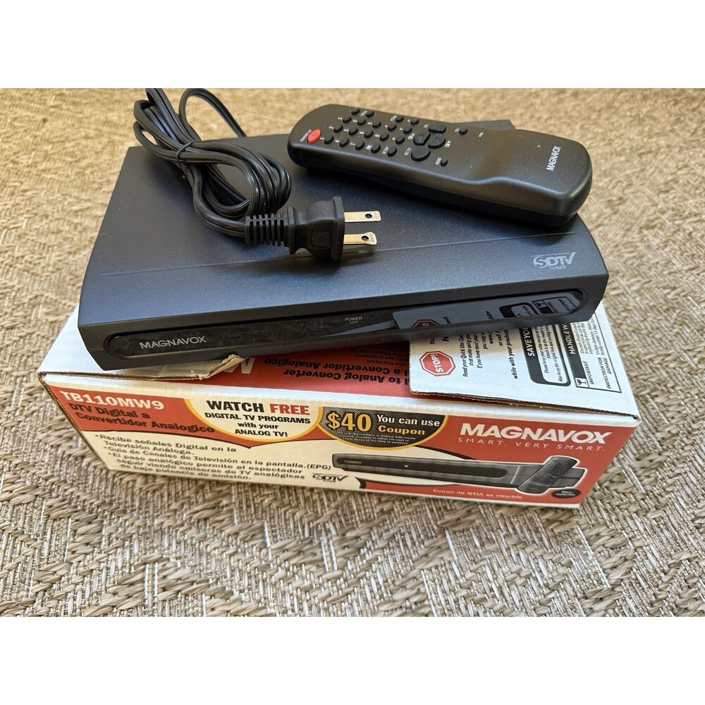 Magnavox TB110MW9 DTV Digital to Analog TV Converter Box with Remote TESTED